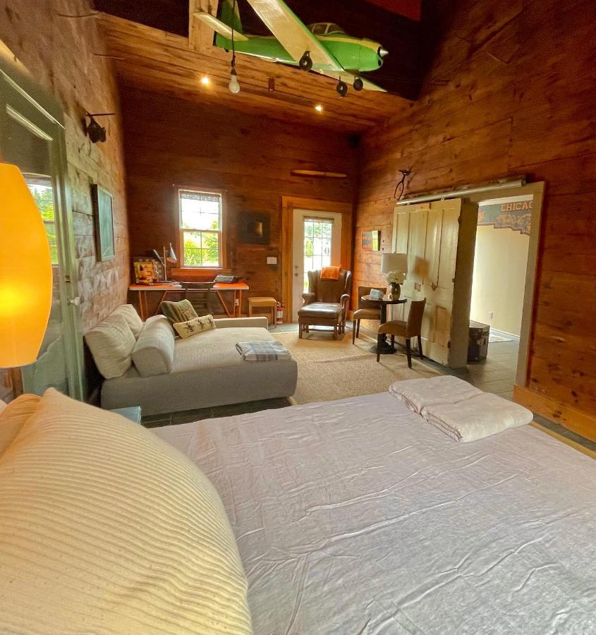 The Eddie Hotel And Farm Bloomfield Bagian luar foto