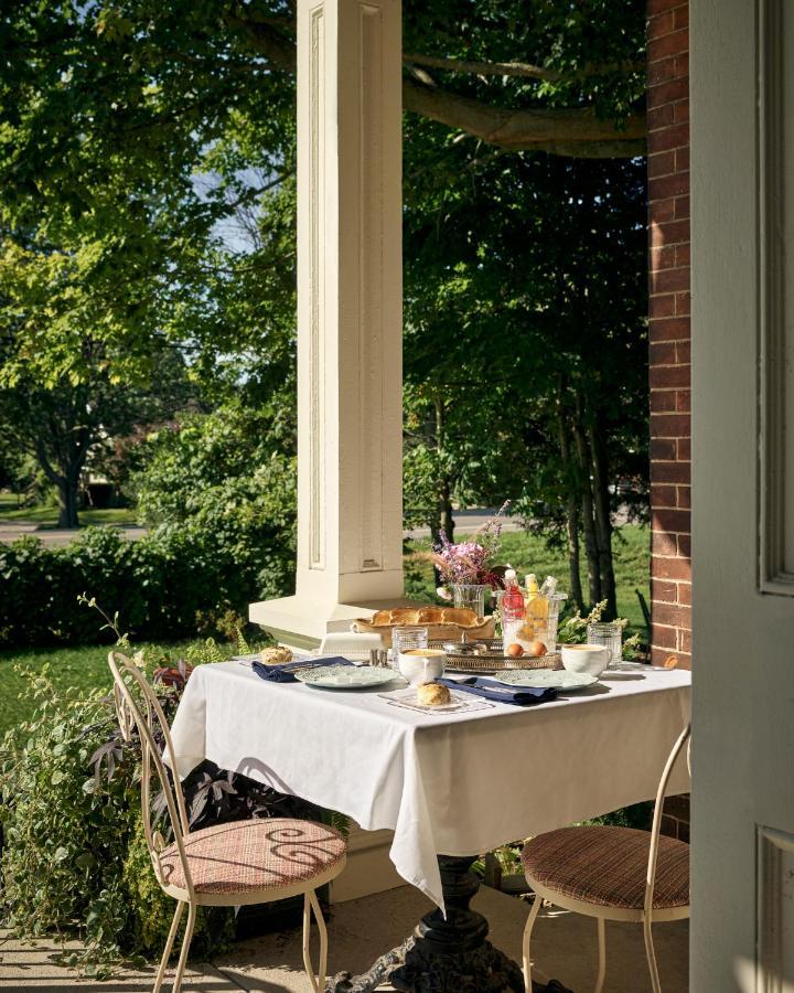 The Eddie Hotel And Farm Bloomfield Bagian luar foto